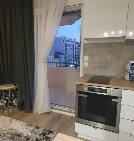 Lovely 1 Bedroom Vacation With Free Parking.