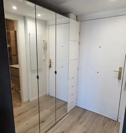 Lovely 1 Bedroom Vacation With Free Parking. * 尼斯