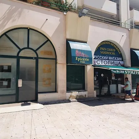 Lovely 1 Bedroom Vacation With Free Parking. * 尼斯