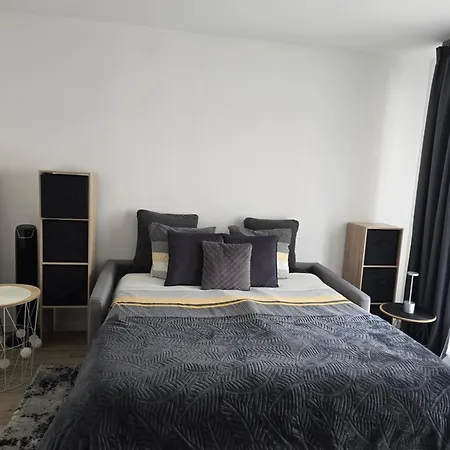 Lovely 1 Bedroom Vacation With Free Parking. 니스