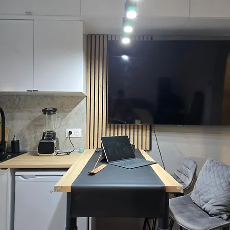 Lovely 1 Bedroom Vacation With Free Parking.