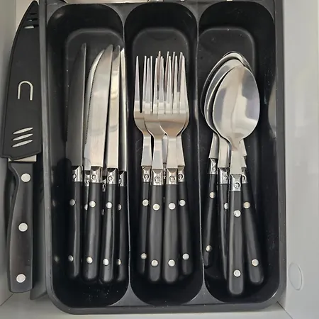 Lovely 1 Bedroom Vacation With Free Parking. 公寓 尼斯