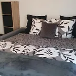 Lovely 1 Bedroom Vacation With Free Parking. *