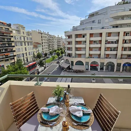 Lovely 1 Bedroom Vacation With Free Parking. * Nice