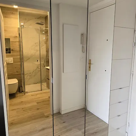 Lovely 1 Bedroom Vacation With Free Parking. Nice